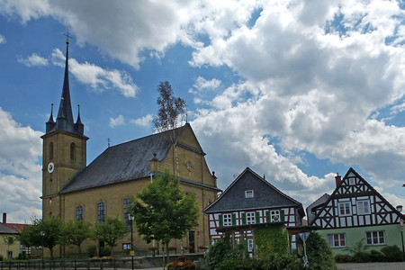 Pfarrkirche Kleukheim &ndash; (VGN &copy;&nbsp;VGN GmbH)