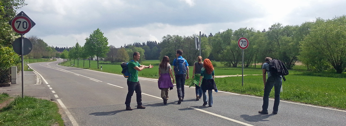 Abzweigung vor Renzendorf am Fliederweg &ndash;  (01.05.2014, VGN &copy;&nbsp;VGN GmbH)