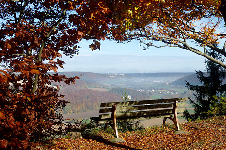 Rastbank am Panoramaweg &ndash; Brotzeit mit Ausblick (24.10.2013, VGN &copy;&nbsp;VGN GmbH)