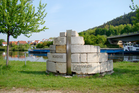 Wasserscheidedenkmal &ndash; (18.05.2010, VGN &copy;&nbsp;VGN GmbH)