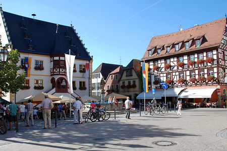 Marktplatz in Volkach &ndash; (03.09.2016, VGN &copy;&nbsp;VGN GmbH)