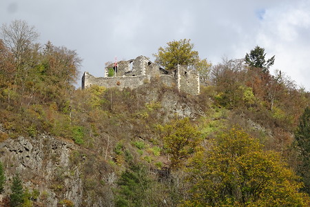 Blick nach oben zur Burgruine &ndash; (14.10.2018, S. Dassler &copy;&nbsp;VGN GmbH)