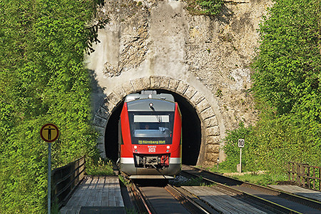 VT 648 aus Tunnel &ndash; (29.04.2019, DB AG / C. Weber &copy;&nbsp;DB AG / C. Weber)