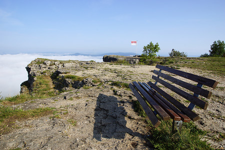 Rastbank auf dem Staffelberg &ndash; Platz für eine selbst mitgebrachte Brotzeit... (06.08.2014, VGN &copy;&nbsp;VGN GmbH)