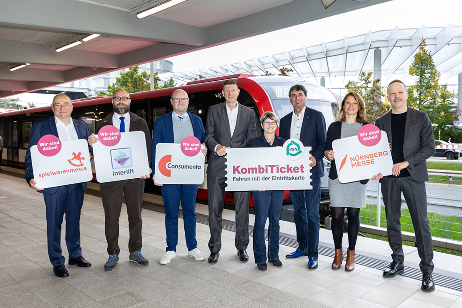 Gemeinsam stark für den Messestandort Nürnberg &ndash; Jens Pflüger, Vorstand der Spielwarenmesse eG, Thilo und Henning Könicke, Geschäftsführer AFAG, Tim Dahlmann-Resing, Vorstandssprecher der VAG, Anja Steidl, Geschäftsführerin VGN, Klaus Dechamps, Abteilungsleiter Märkte und Absatz VGN, sowie Dr. Martin Kassubek, Mitglied im Executive Board, und Projektleiterin Franziska Wehnert von der NürnbergMesse (v. l.).  (&copy;&nbsp;NürnbergMesse/wirdenkenlokal)