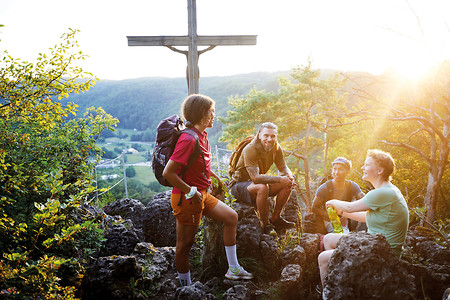 Himmelsschau und Höhlenblicke: Am Rande des Höhenglücksteigs | Tour 45