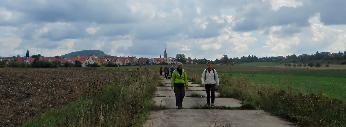 Nach Iphofen &ndash;  (29.09.2015, VGN &copy;&nbsp;VGN GmbH)