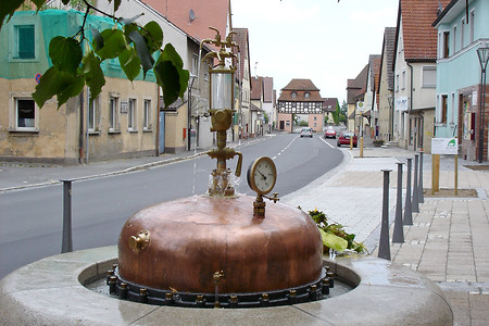 Bierbrunnen in Uehlfeld &ndash; (17.07.2010, VGN &copy;&nbsp;VGN GmbH)