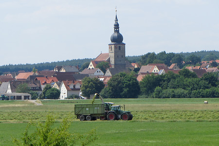 Blick auf Lonnerstadt &ndash; (08.07.2013, VGN &copy;&nbsp;VGN GmbH)