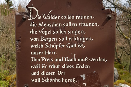 Schild am Gipfelkreuz &ndash; (15.04.2018, VGN S.Dassler &copy;&nbsp;VGN GmbH)