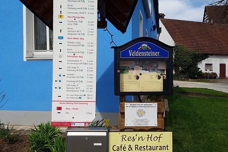 Wegezeichen am Resnhof &ndash; (15.04.2018, VGN S.Dassler &copy;&nbsp;VGN GmbH)