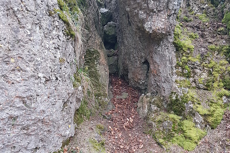 Loch im Fels &ndash; (15.04.2018, VGN S.Dassler &copy;&nbsp;VGN GmbH)