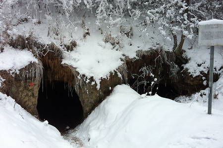 Bucher Höhlen Eingang &ndash; (23.01.2016, VGN &copy;&nbsp;VGN GmbH)