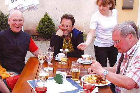 Brotzeit und gute Laune am Ende der Wanderung &ndash; (VGN &copy;&nbsp;VGN GmbH)