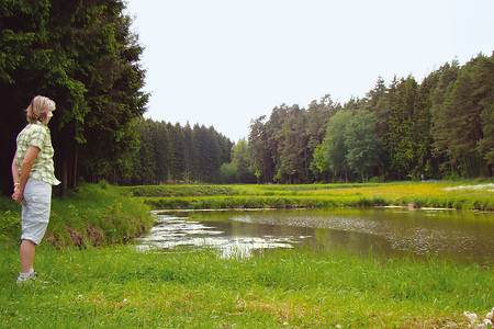 Blick über die Weiher Richtung Aurachquelle &ndash; (VGN &copy;&nbsp;VGN GmbH)