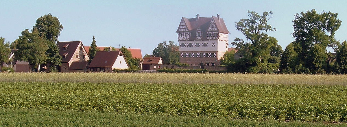 Blick auf Schloss Neunhof &ndash;  (24.05.2016, VGN &copy;&nbsp;VGN GmbH)