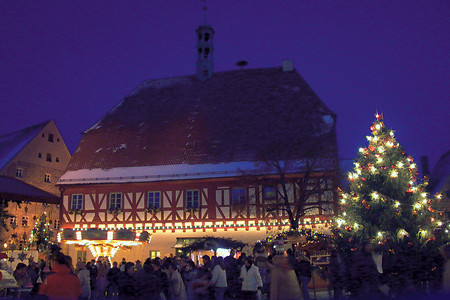 Weihnachtsmarkt Hilpoltstein Rathaus &ndash; (Oliver_Frank &copy;&nbsp;Oliver_Frank)