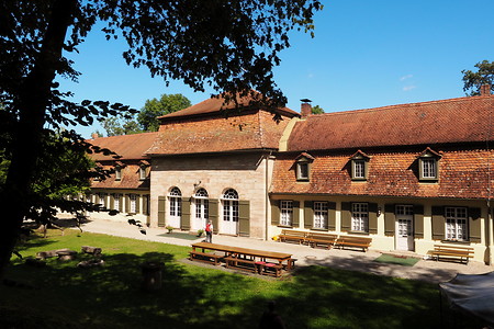Blick auf Gebäude &ndash; (11.08.2019, U. Buescher &copy;&nbsp;VGN GmbH)