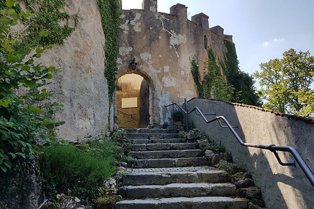 Eingang Burg Gößweinstein &ndash; (23.08.2019, S. Dassler &copy;&nbsp;VGN GmbH)