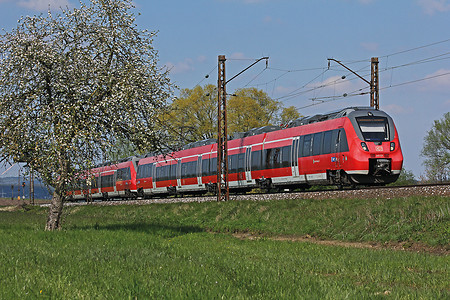 Bahn bei Baiersdorf &ndash; (02.06.2017, DB Regio AG, C.Weber &copy;&nbsp;DB Regio AG, C.Weber)