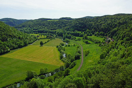 Blick ins Wiesenttal mit Trasse der Museumseisenbahn &ndash; (25.05.2014, VGN &copy;&nbsp;VGN GmbH)