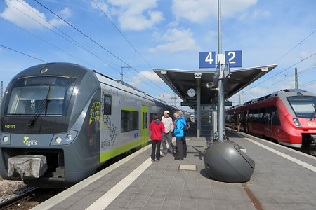 Umsteigen in Neumarkt &ndash; (22.05.2016, VGN &copy;&nbsp;VGN GmbH)