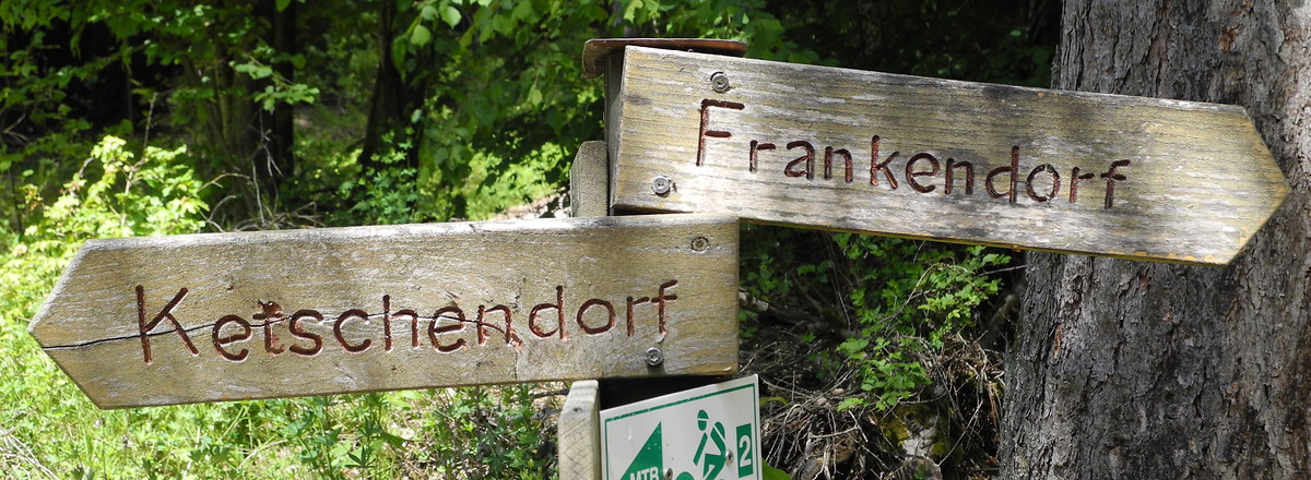 Hier ändert sich unser Wegzeichen von Rotstrich auf Blaustrich! &ndash;  (VGN &copy;&nbsp;VGN GmbH)