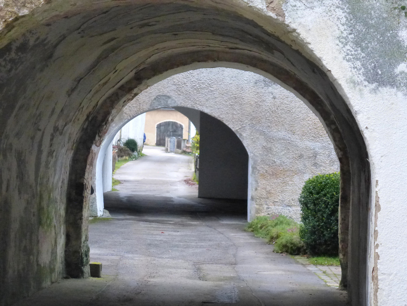 Durchgang beim Alten Schloss in Haunritz &ndash;  (01.12.2013, VGN &copy;&nbsp;VGN GmbH)