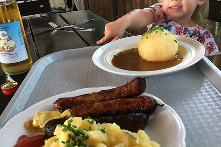 Klos mit Soß &ndash; (19.02.2018, VGN &copy;&nbsp;VGN GmbH)