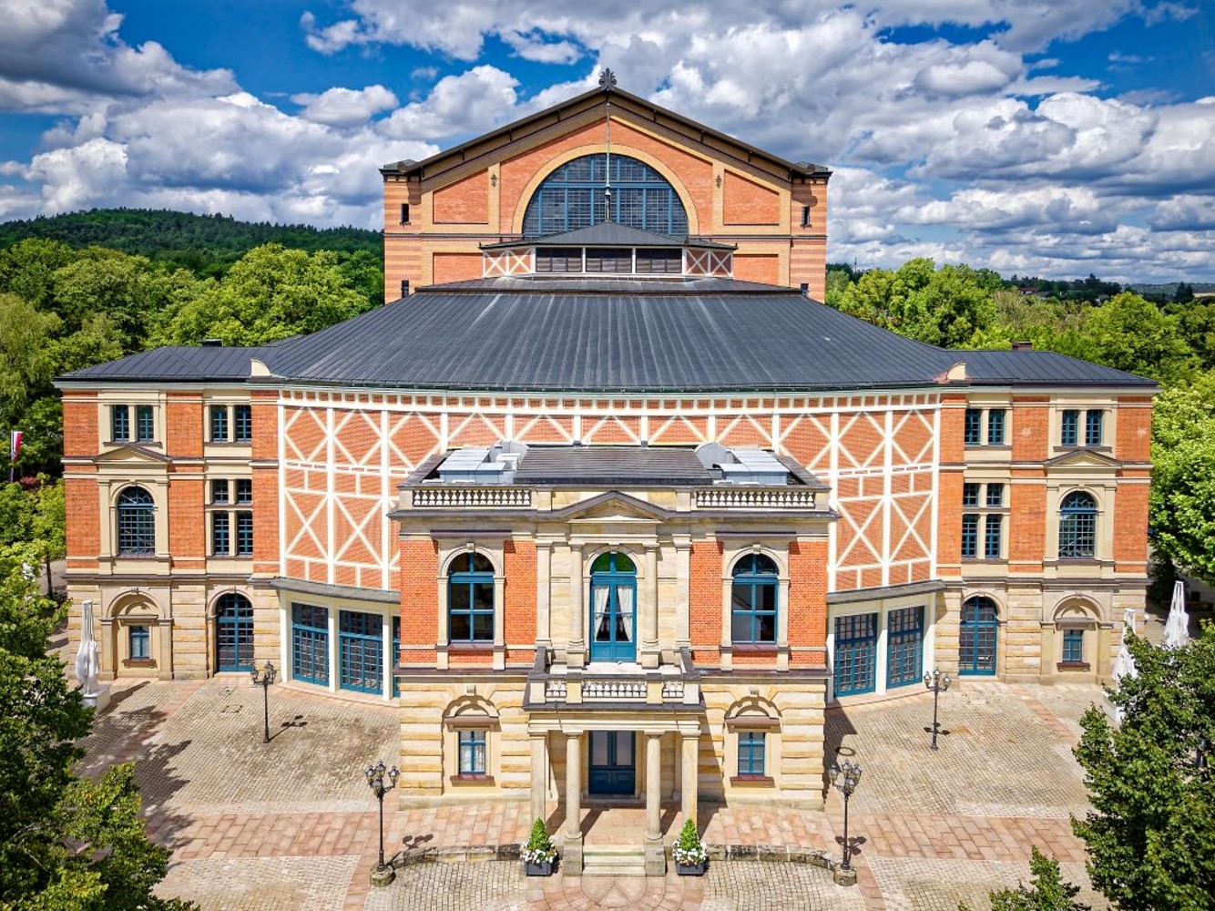 Luftbildaufnahme des Festspielhauses &ndash;  (Mikhail Butovskiy)