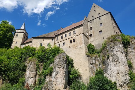 Mächtiges Schloss Wiesentfels &ndash; (11.08.2019, S. Dassler &copy;&nbsp;VGN GmbH)