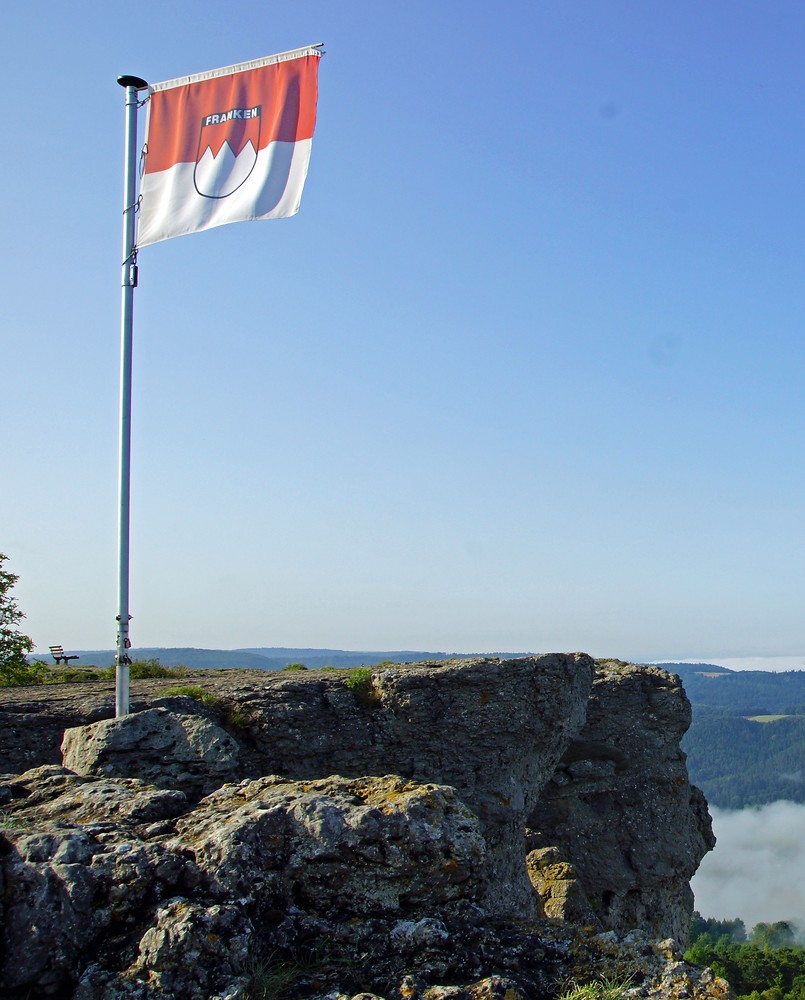 Frankenfahne auf dem Gipfel &ndash;  (11.02.2016, VGN &copy;&nbsp;VGN GmbH)