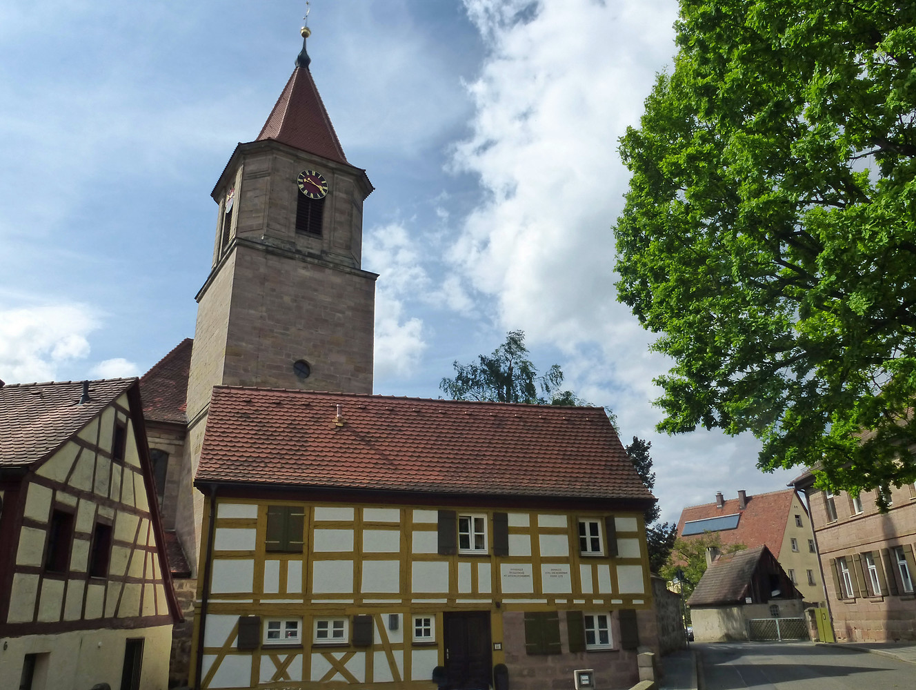 St. Nikolauskirche in Kornburg &ndash;  (09.05.2014, VGN &copy;&nbsp;VGN GmbH)