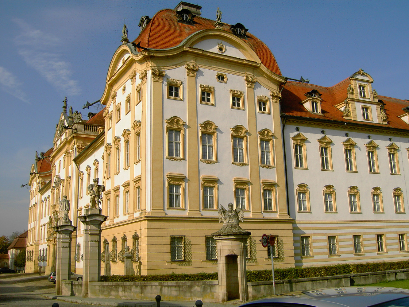 Deutschordensschloss in Ellingen &ndash;  (28.09.2015, VGN &copy;&nbsp;VGN GmbH)