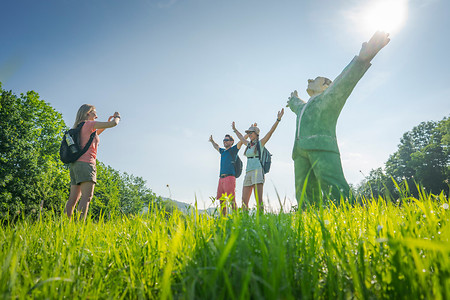 Skulptur "Der Sieger" in Lohndorf &ndash; (02.07.2021, Dietmar Denger &copy;&nbsp;Dietmar Denger)