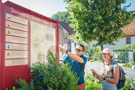 Wegweiser in Tiefenellern &ndash; (02.07.2021, Dietmar Denger &copy;&nbsp;Dietmar Denger)