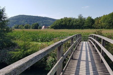 Holzbrücke über die Wiesent &ndash; (28.08.2019, S. Dassler &copy;&nbsp;VGN GmbH)