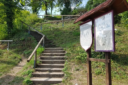 Treppe im Geländer der Streitburg &ndash; (28.08.2019, S. Dassler &copy;&nbsp;VGN GmbH)