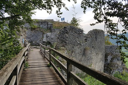Brücke zur Ruine Neideck &ndash; (28.08.2019, S. Dassler &copy;&nbsp;VGN GmbH)