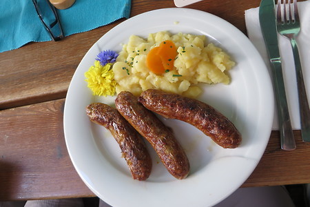 Drei mit Kartoffelsalat &ndash; (29.09.2015, VGN &copy;&nbsp;VGN GmbH)