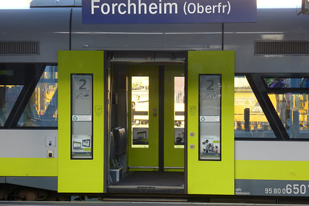 Umsteigen bitte &ndash; (29.09.2015, VGN &copy;&nbsp;VGN GmbH)