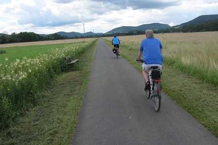 Auf der Strecke an den Feldern vorbei &ndash; (29.06.2016, schreibwerk &copy;&nbsp;schreibwerk)