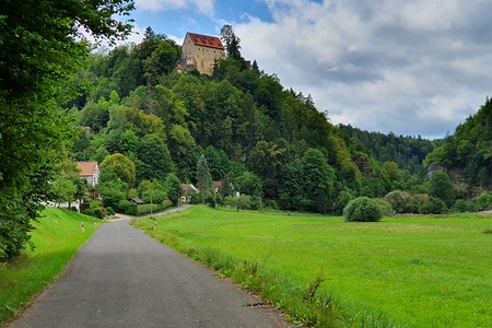 Blick auf Burg Rabeneck &ndash; (18.08.2019, S. Dassler &copy;&nbsp;VGN GmbH)