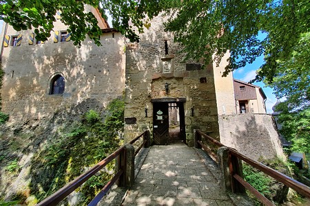 Eingangstor Burg Rabeneck &ndash; (18.08.2019, S. Dassler &copy;&nbsp;VGN GmbH)