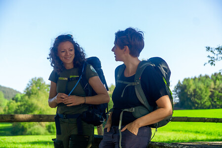 2 Wanderinnen auf Tour &ndash; (27.09.2020, U. Buescher &copy;&nbsp;VGN GmbH)