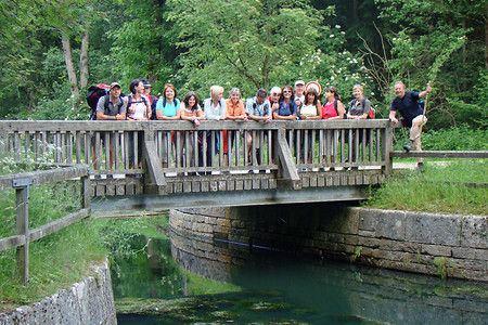 Wandergruppe am Kanal bei Neumarkt &ndash; (VGN &copy;&nbsp;VGN GmbH)