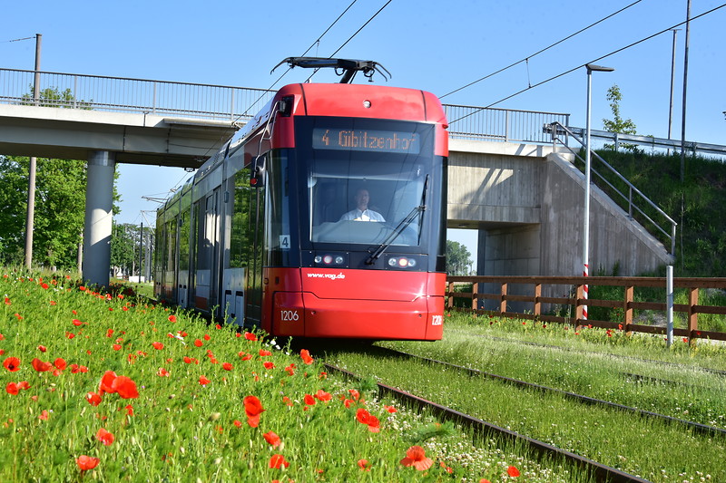 Der bundesweite ÖPNV stößt im Durchschnitt nur halb so viel CO<sub>2</sub> aus wie der PKW-Verkehr. Allein im VGN-Gebiet ersparen die Öffentlichen der Umwelt jedes Jahr über 192.000 Tonnen CO<sub>2</sub>. &ndash;  (Claus Felix &copy;&nbsp;VAG)