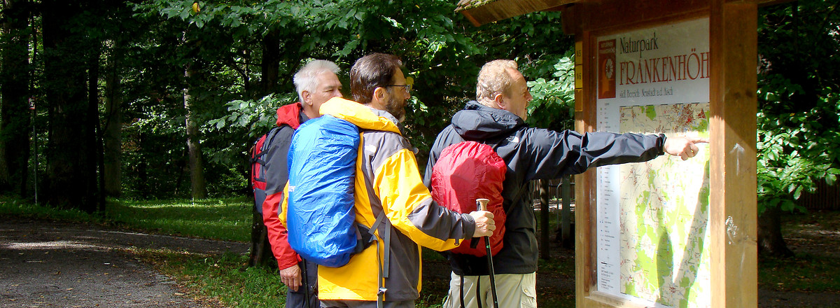 Wanderer im Stadtpark &ndash;  (31.08.2010, VGN &copy;&nbsp;VGN GmbH)