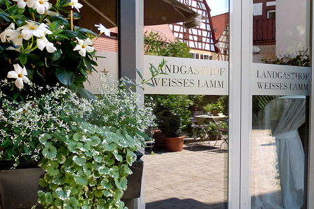 Eingang zum Landgasthof Weißes Lamm &ndash; (03.07.2014, VGN &copy;&nbsp;VGN GmbH)